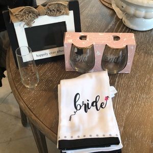 Newlywed or newly engaged set